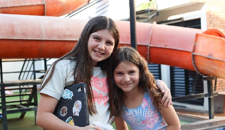  Valentina y Alejandra Cantú.