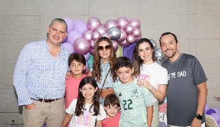  Luis Castro, Claudia Pérez, Patricio, Sebas, Santiago,Mauro Rodríguez, Fernanda Pérez y Xaviera Rodríguez.