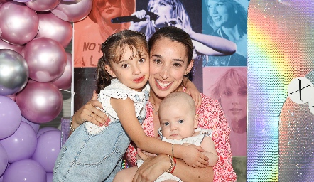  María Inés, José Julián y María José Ascanio .