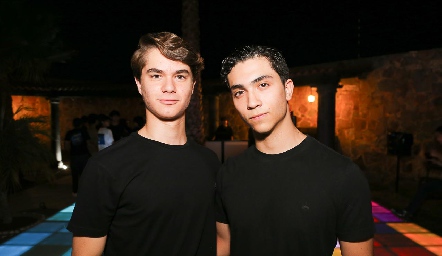  Gabriel Morales y Alberto Eternod.