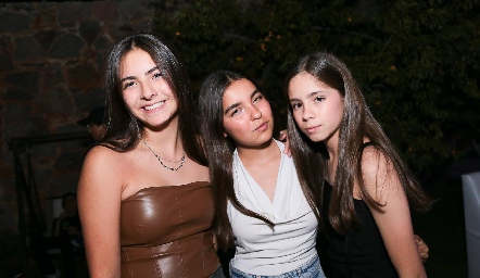  Patricia Gómez, Romina Garduño y Mónica González.