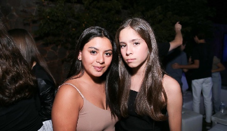  Daniela Román y Mónica González.