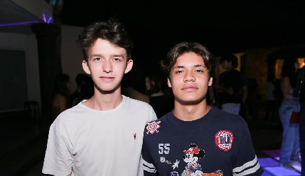  Mateo Castanedo y Santiago Obregón.