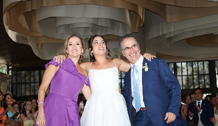  Mónica Dorador y Ricardo Balbontín con su hija Sofía.