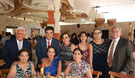  Juan Gil, Víctor Lomelí, Maribel Rangel, Luzma Villasuso, Eli Torres, Luis Rentería, Laura Martínez, Sandra Correa y Gemma de la Vega.