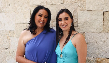 Ale Mata y Adriana Ortiz.