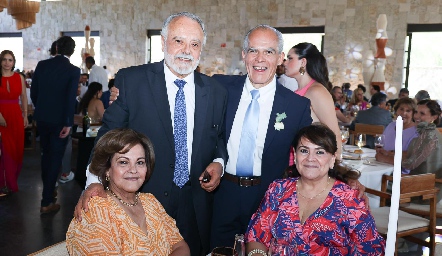  Enrique Contreras, Femando Contreras, Alicia Contreras .