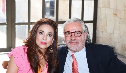   Gaby Martínez Castro y Rafael Piñero.