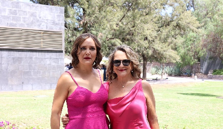  Adriana Zapata y María del Carmen Dibildox.