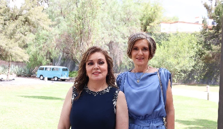  Jenni Cázares y Cecilia Bárcena.