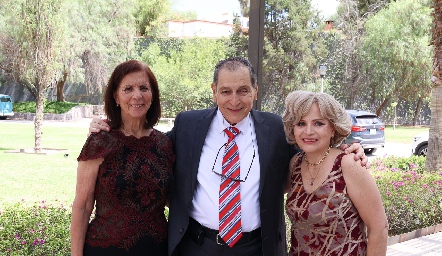  Minerva de Dibildox, Manuel Dibildox y Karla Dorador.