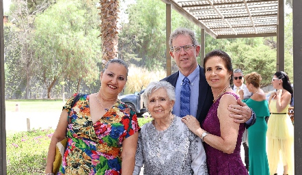  Verónica Balbontín, María Teresa, Martha Elena Balbontín y Alberto Aguirre.