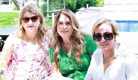  Carmenchu, Pily Díaz de León y Karina Ramos.