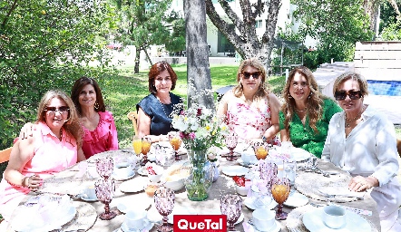  Maite de la Torre, Lucía Escobedo, Coco Mendizábal, Carmenchu, Pily Díaz de León y Karina Ramos.