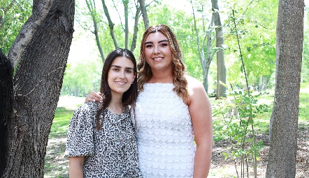  Isabel Pérez y Ana Gaby Motilla.