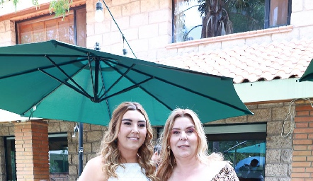  Ana Gaby Motilla con su mamá Gabriela Lozano.