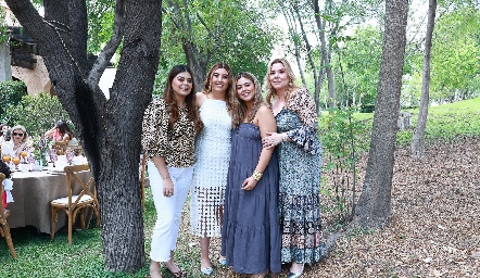  Gabriela Lozano con sus hijas María José, Ana Gaby e Isa Motilla.