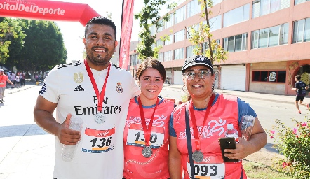  Marco Uriel Galindo, Luisa Fernanda Rodríguez y Elba Giselle Devo.