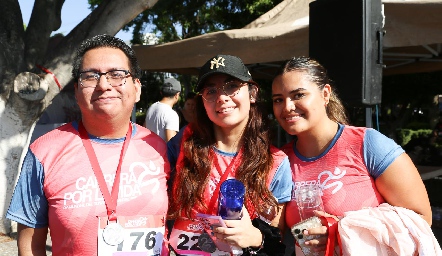  Abraham Bárcenas, Magdalena Nájera y Carolina Báez.