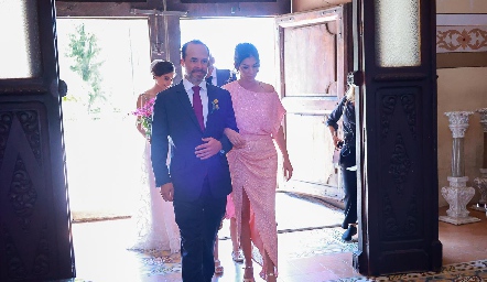  Alejandro García y Daniela Scott.