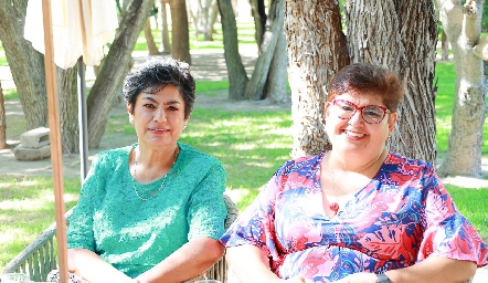  Ana María Vázquez y Mariel Villarreal.