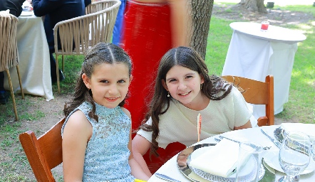  Valentina Cantú y Alejandra Cantú.