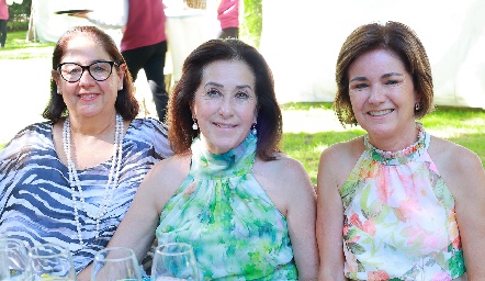  Norma Rodríguez, Lourdes y Yoyis Flores.