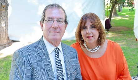  David Treviño Garza y Márgara de la Garza.