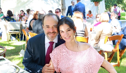 Alejandro García y Daniela Scott.