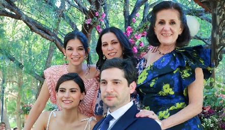  Daniela Scott, Tere Scott, Teresa Arzuaga, Tere Cadena y Samuel Scott.