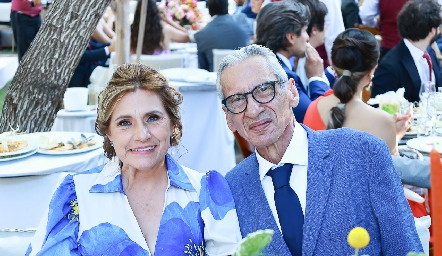  Teresa Lastras y Guillermo Cadena, papás de la novia.