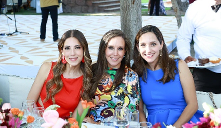  Andrea, Thelma Santos y Ana Delgado.