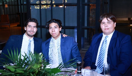  Emilio Zacarías, Juan Andrés y Patricio Hernández.