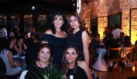  Guadalupe Delgadillo, Silvia Elena Delgadillo, Ana Delgadillo y Alejandra Ayala.