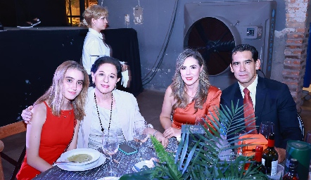  Natalia Jaramillo, Guadalupe Alonso, Suset y Onésimo Jaramillo.
