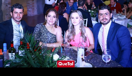  Eloy Cervantes, Pequis, Estrella Aguilar y Diego Cervantes.