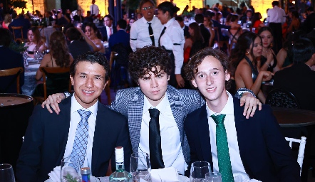 Adelfo, Rodrigo y Gilberto.