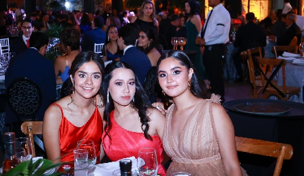  Emily Reina, Aranza y Majo Noyola.