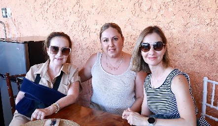  Maricarmen López, Clau Vidal y Ale López.