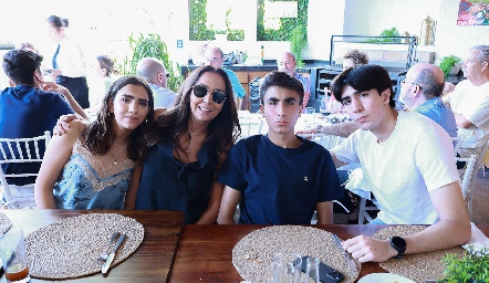  María Abaroa, Flor Hernández, Marcelo Abaroa y Rodrigo Abaroa.