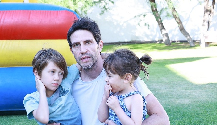  Alejandro, Lucía y Alejandro Lomelí.