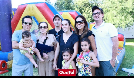  Jimena, Luis de la Rosa, Mari Carmen López, Jose Agustín Castillo, Ximena Castillo, Fernanda Castillo, Christian Almazán, Macarena y María Pía.