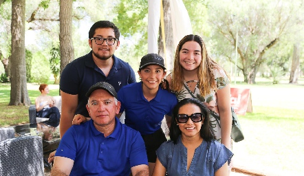  Rafael Humara, Daniela Humara, Rafael Humara, Laura Magaña y Fernanda Humara.