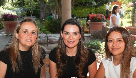  María José Ejarque, Pati Cabrera y Gabriela Monternach.