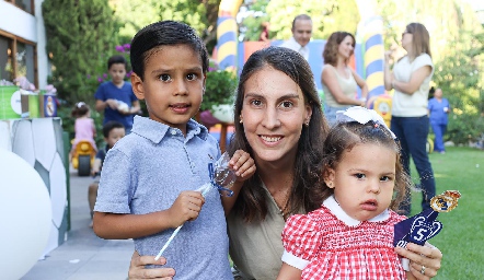  Ceci Castelo, Ana Paula y Juan Pablo Ramírez.