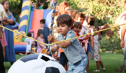  Rompiendo la piñata.