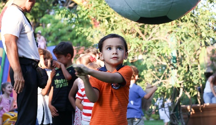  Rompiendo la piñata.