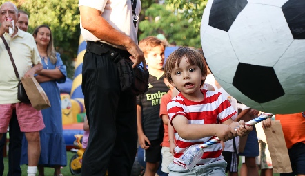  Rompiendo la piñata.