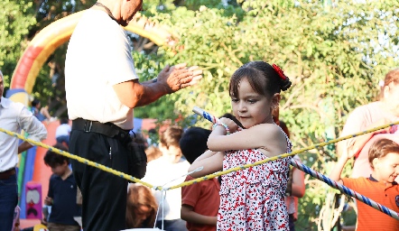  Rompiendo la piñata.