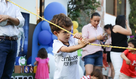  Rompiendo la piñata.